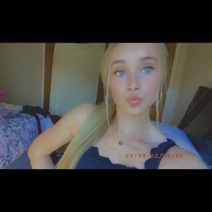 Meet your Posher, Andrea